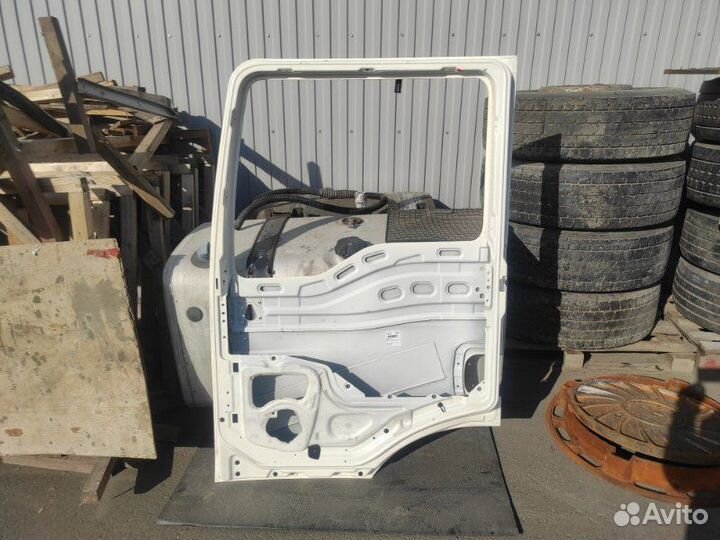 Дверь боковая правая Man Tgs