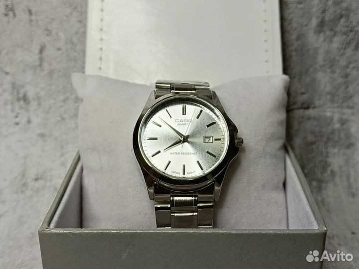 Часы мужские casio white
