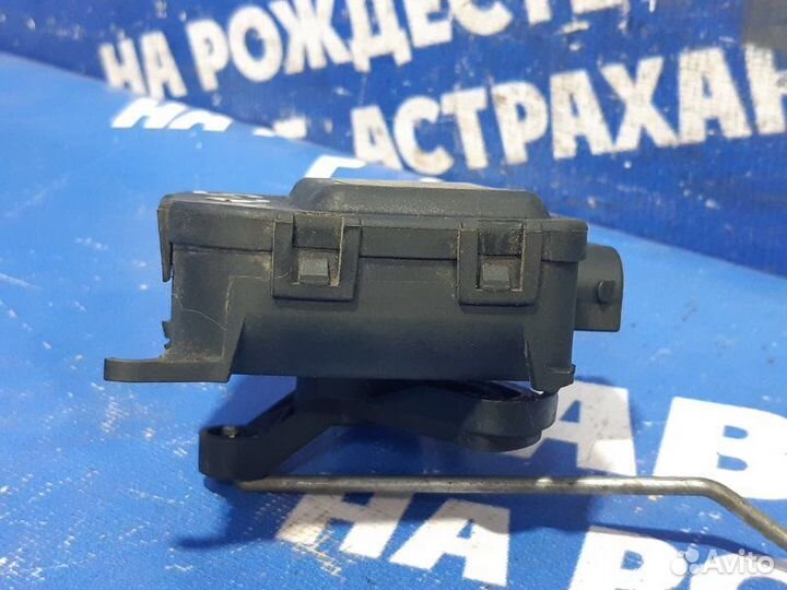Моторчик заслонок отопителя Audi A6C5 седан 1999
