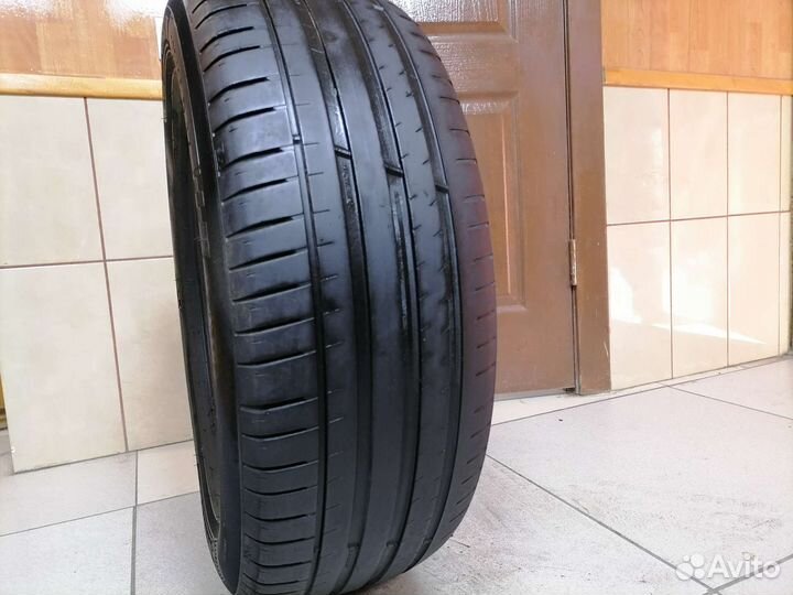 Michelin Pilot Sport 4 235/65 R17