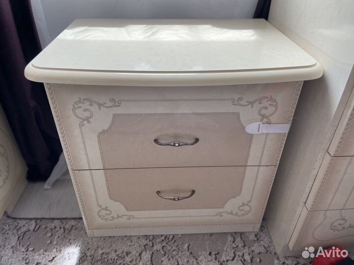 Тумба прикроватная