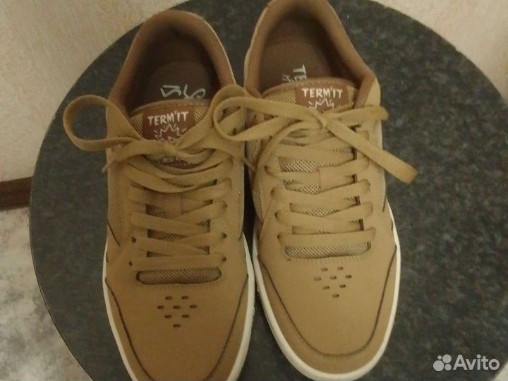 Новые кроссовки termit 39 размер, цену предлагайте