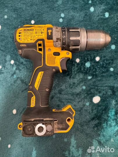 Шуруповерт Dewalt DCD796