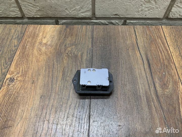 Toyota Corolla E15 Резистор отопителя