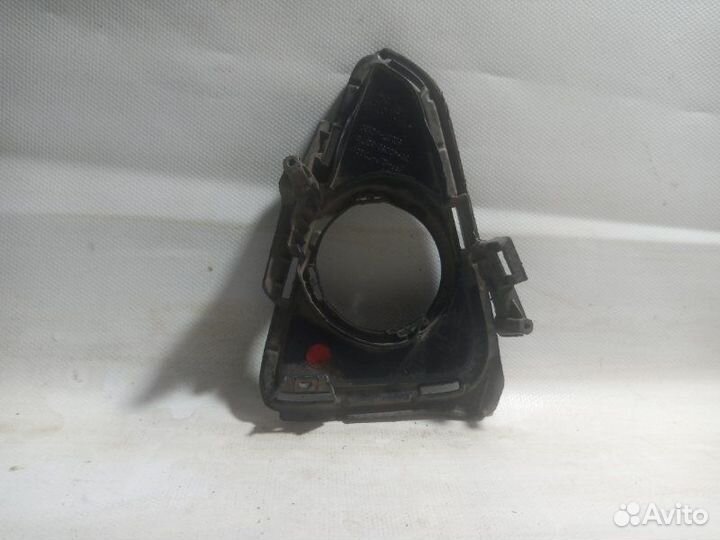 Накладка на туманку передняя правая Toyota Rav4 4