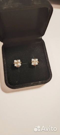 Золотые серьги с изумрудами