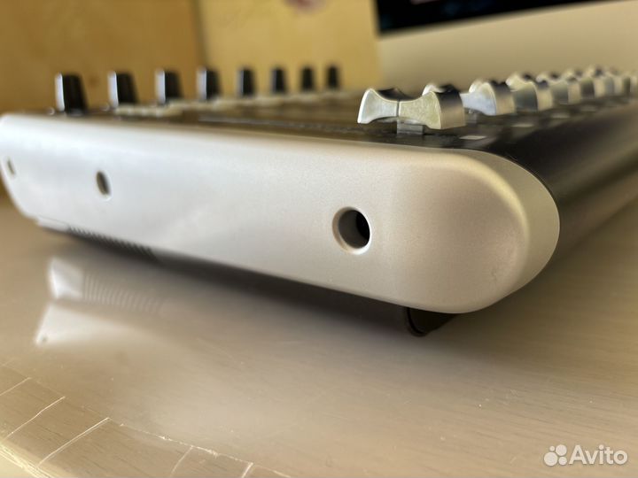 Контроллер behringer X-touch extender