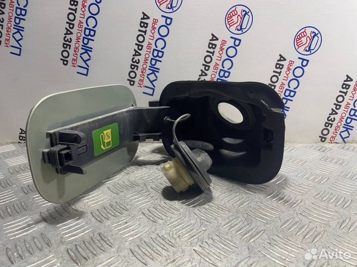 Лючок бензобака Land Rover Discovery (L319) III (2