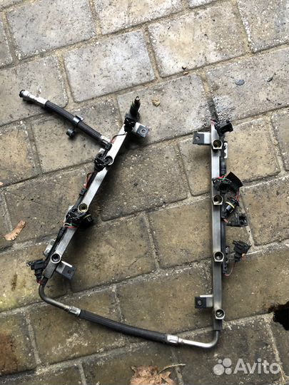 Топливная рампа с форсунками 7514610 бмв е53 4.8