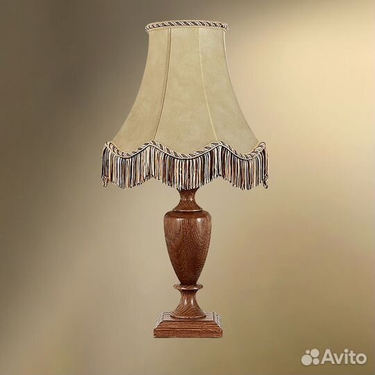 Лампа настольная с абажуром