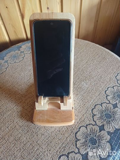 Подставка для мобильного телефона из дерева