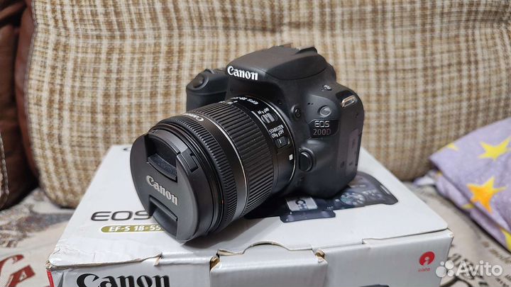 Canon EOS 200D