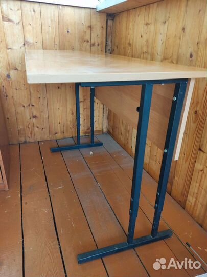 Детский письменный стол