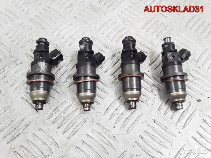 Форсунка инжекторная Mitsubishi Carisma DA 4G93