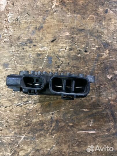 Блок управления вентилятором Ниссан Жук