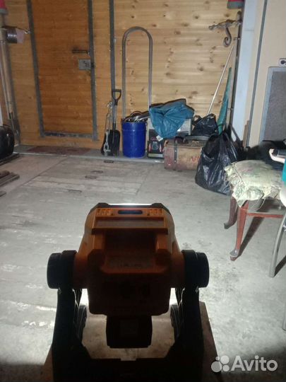 Фонарь прожектор аккумуляторный