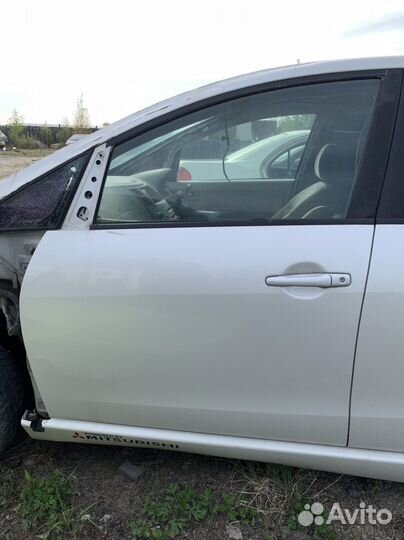 Дверь в сборе Mitsubishi Grandis