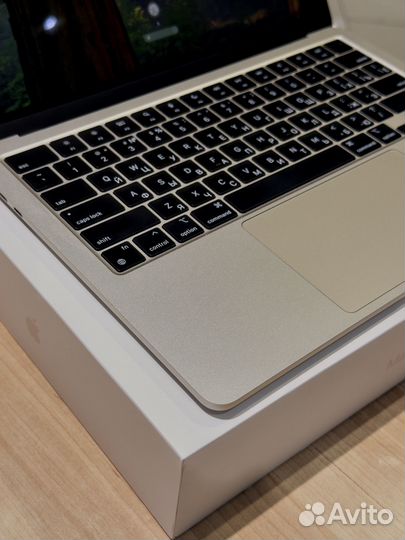 MacBook Air M2 8/256Gb Starlight идеальный