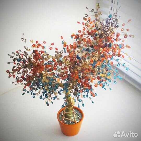 Сувенирное дерево из бисера и пайеток