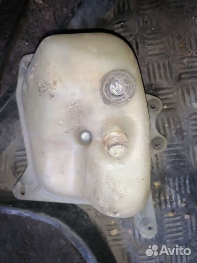 Бачок расширительный Audi 80 b3