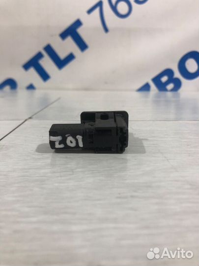 Концевик капота BMW X3 e83 2.5 ат