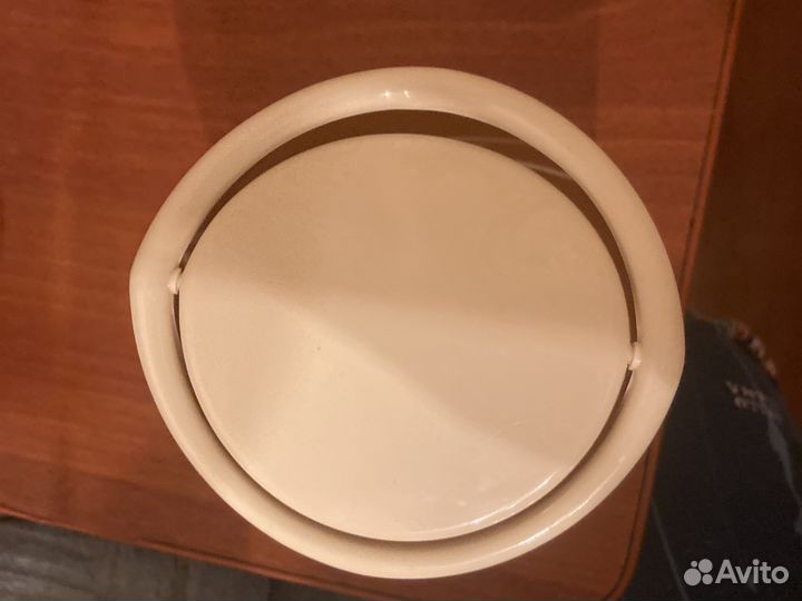 Ведро пластиковое с крышкой