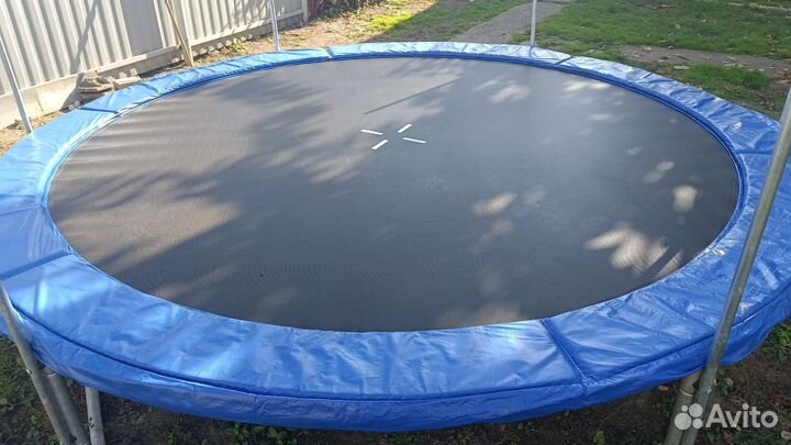 Батут с защитной сеткой