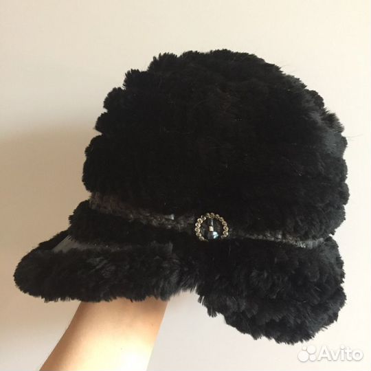 Шапка из кролика со вставками из натуральной кожи