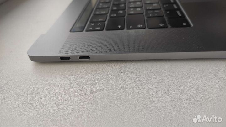 Продам топкейс MacBook Pro 15 a1990
