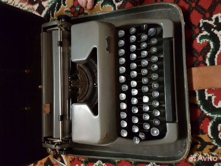 Печатная пишущая машинка