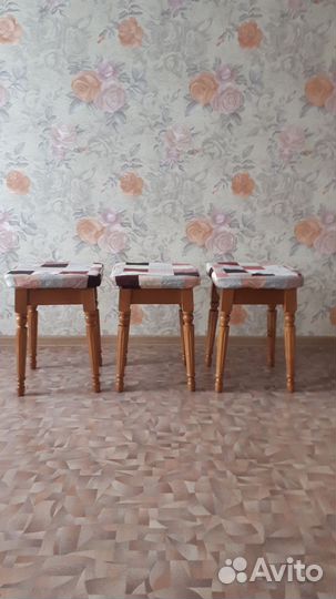 Стол и табуретки