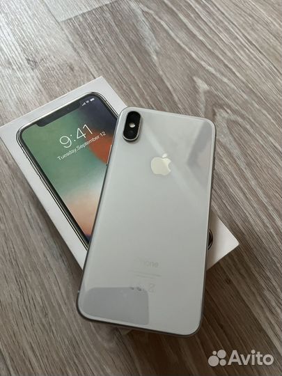 iPhone X, 64 ГБ