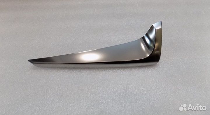 Lexus LX Накладка фонаря правая Оригинал 15-21