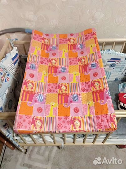 Пеленальная доска на кроватку