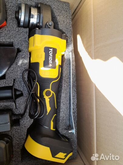 Аккумуляторная болгарка makita