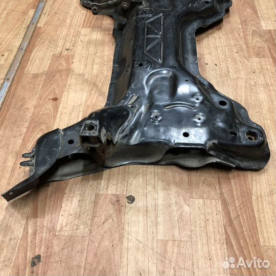 Подрамник Peugeot 408