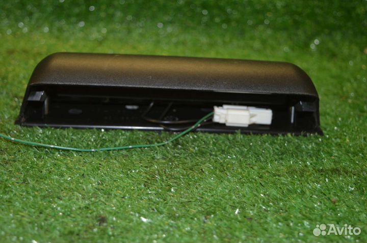 Дополнительный стоп сигнал Mitsubishi Carisma