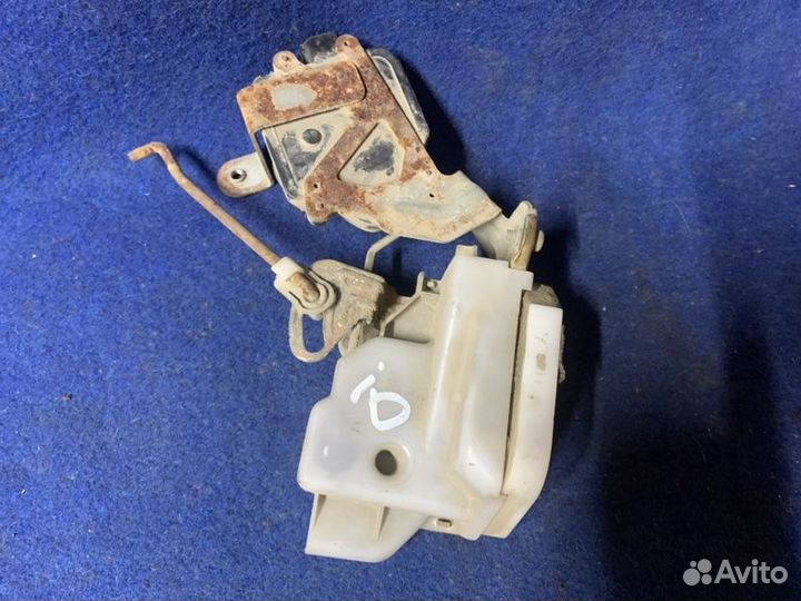 Замок боковой двери задний правый Mitsubishi