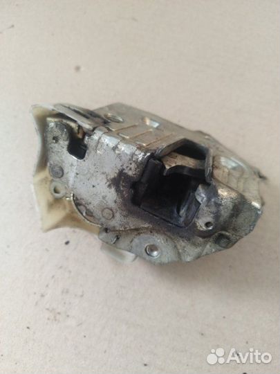 Замок боковой двери задний правый Mercedes-Benz