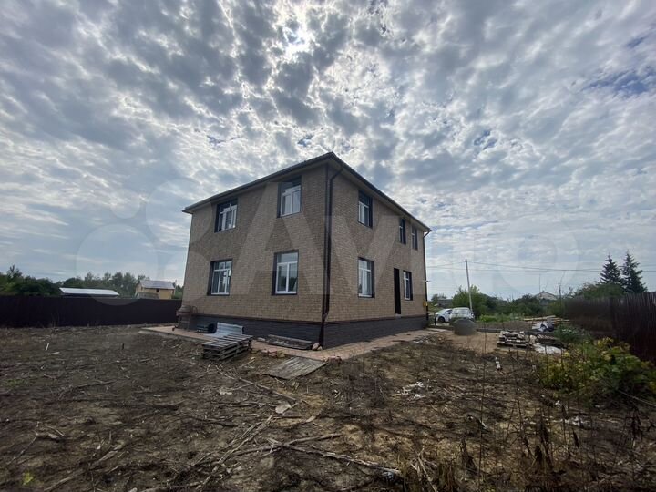 Коттедж 208 м² на участке 14 сот.