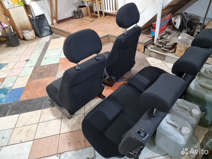 Продам. Комплект сиденьев калина 2 хэтчбек