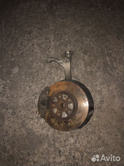 Цапфа кулак передняя правая Audi A6 C6