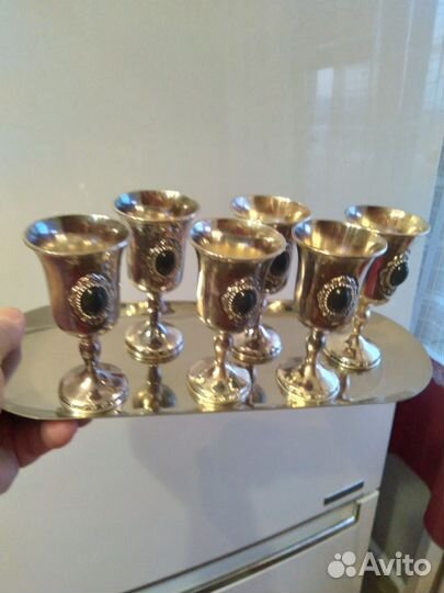 Набор рюмочек из нержавеющей стали на подносе