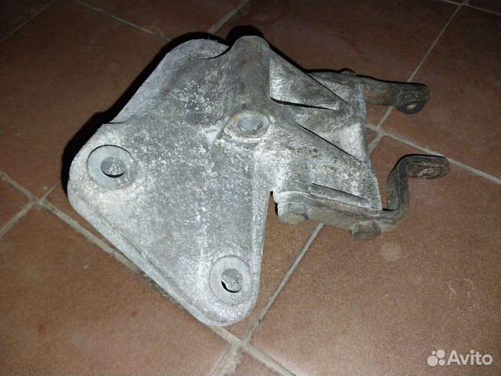 Кронштейн генератора BMW e28