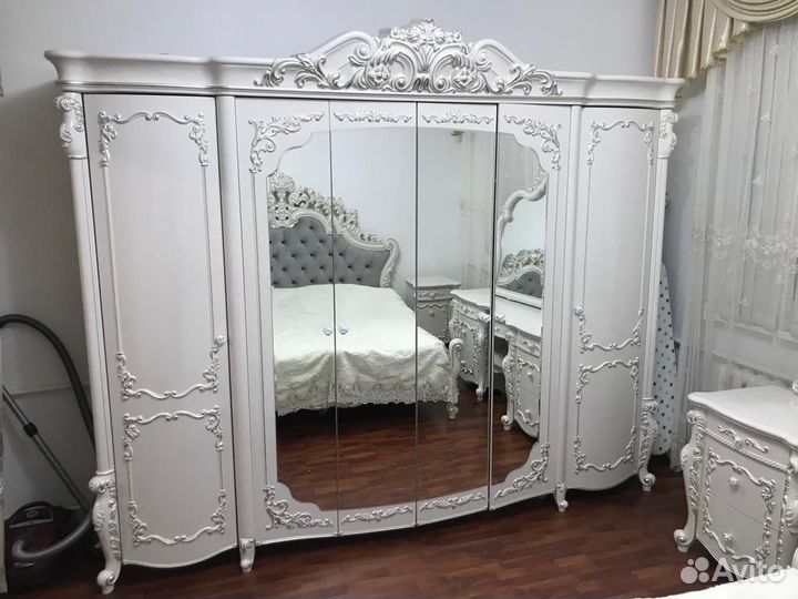 Спальный гарнитур