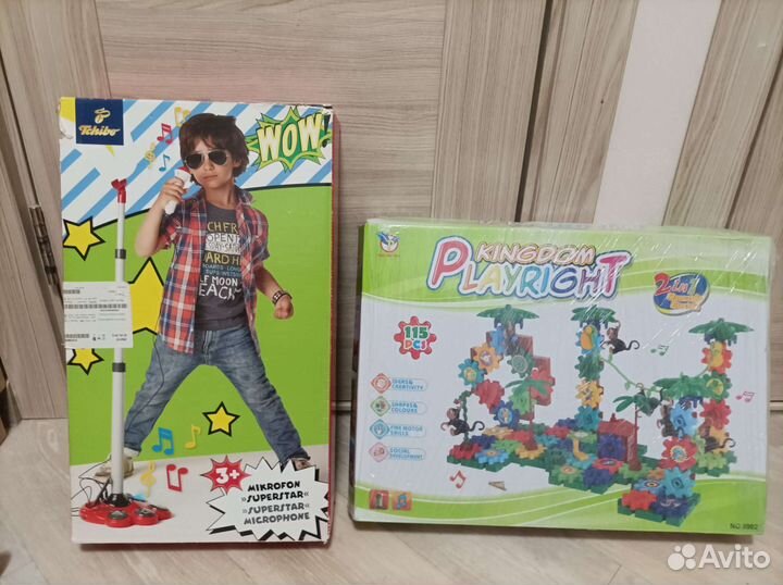 Игрушки стойка с микрофоном и набор с шестеренками