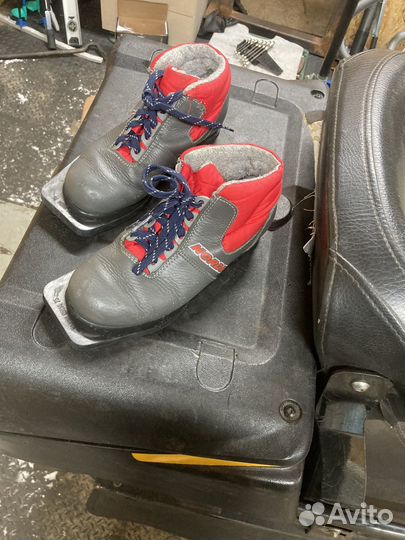 Лыжные ботинки детские р-р 34 и р-р 37