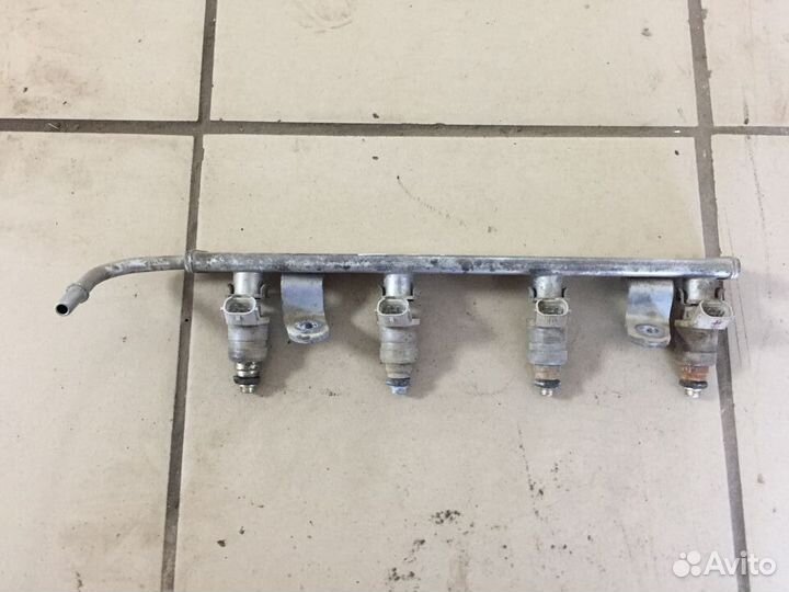 Форсунка топливная рампа Mitsubishi Colt Z30 1.3