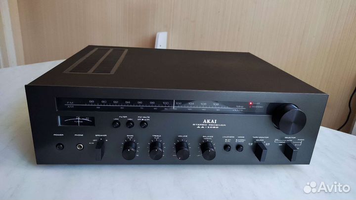 Стерео ресивер Akai AA 1020 в отл. сост. 220 Вольт