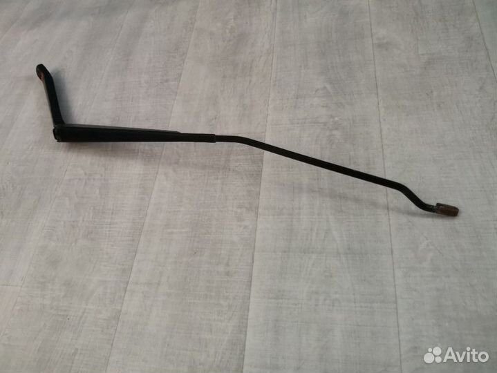 Поводок стеклоочистителя передний правый Ford